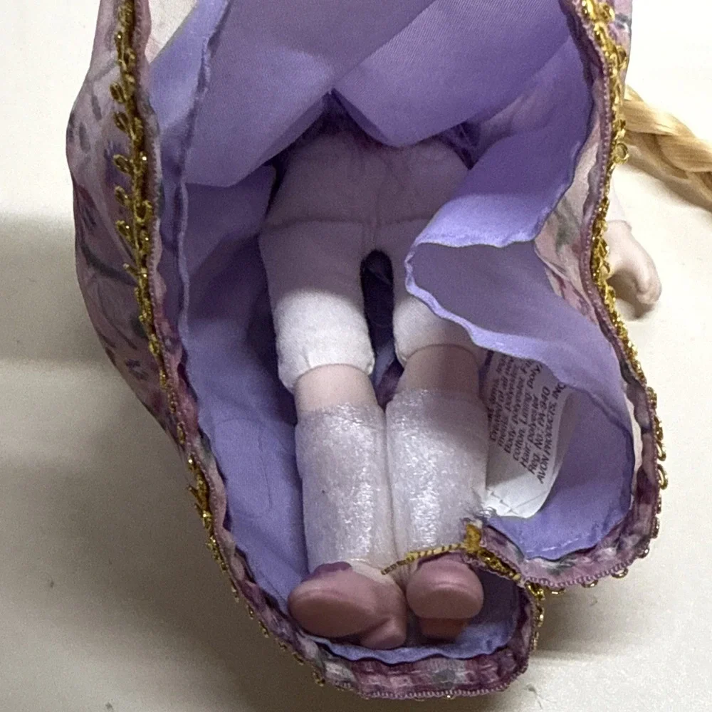 Avon Doll Rapunzel Fairy Tale Doll Collection 7.5 In tall Porcelain Vintage 1986